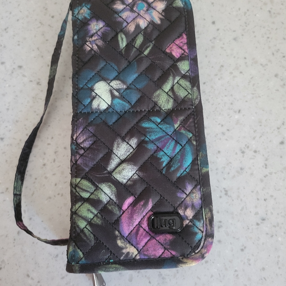 Lug sleeper cosmetic case,  in new condition.